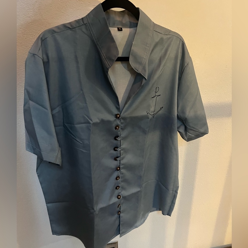 Men’s dress shirt. Lt blue. Fun, vacation vibe.